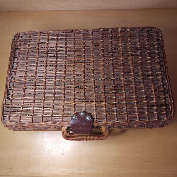 Vintage Picnic Basket Wicker Bamboo Suitcase Woven Lid Latched Mid Century - Picture 2 of 10